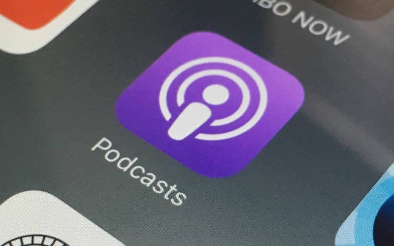 「Apple Podcast 人气最高的100个中文播客」知乎上有人抓取了 Apple #Podcast 上的中文播客，筛选出了人气最高的100个 #播客 ，制作了列表，并附了每家播客的 RSS 订阅地址